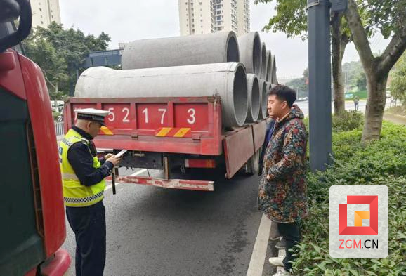 自贡高新：全面筑牢冬季交通安全防线-2.png