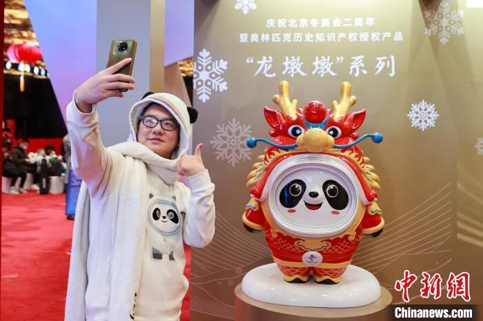 “冰墩墩”再换新装 设计师谈“顶流”如何常青-1.jpg