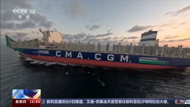 全球首艘新一代双燃料大型集装箱船交付-3.jpeg