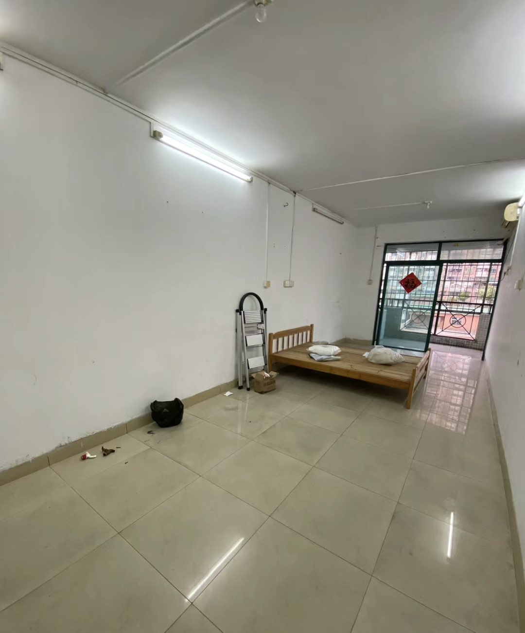 出租屋长这样怎么改造？-1.jpg
