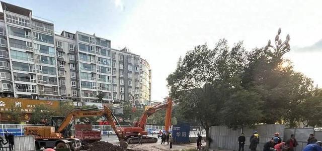 自贡一施工路面发生塌陷1人遇难，官方回应-3.jpg