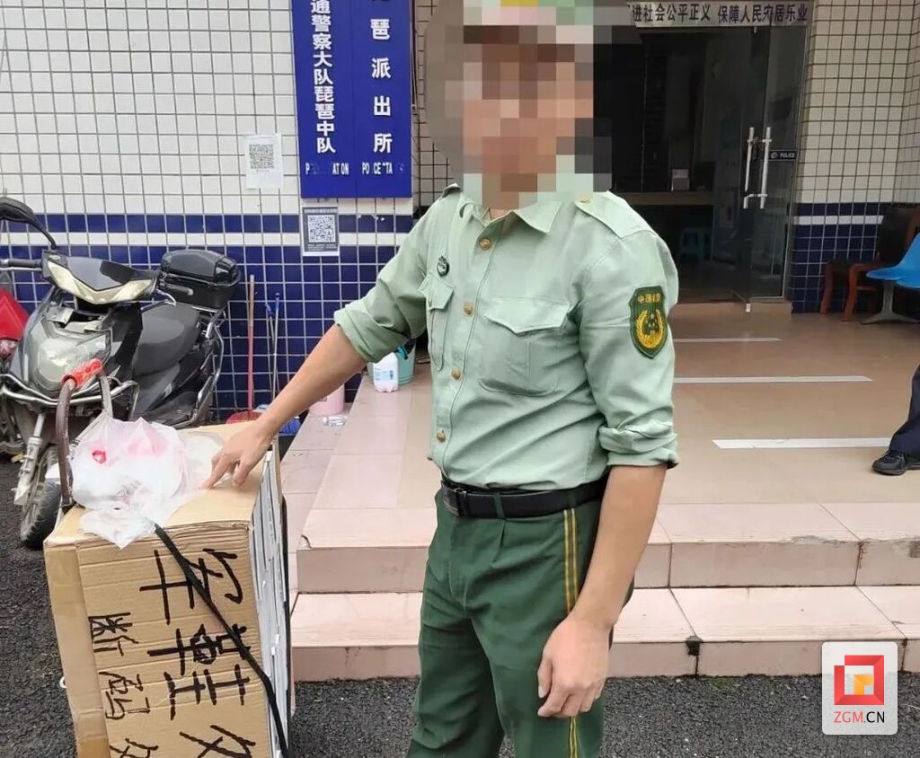 富顺一男子假冒军人卖军鞋 被民警巡逻时抓获-1.jpg