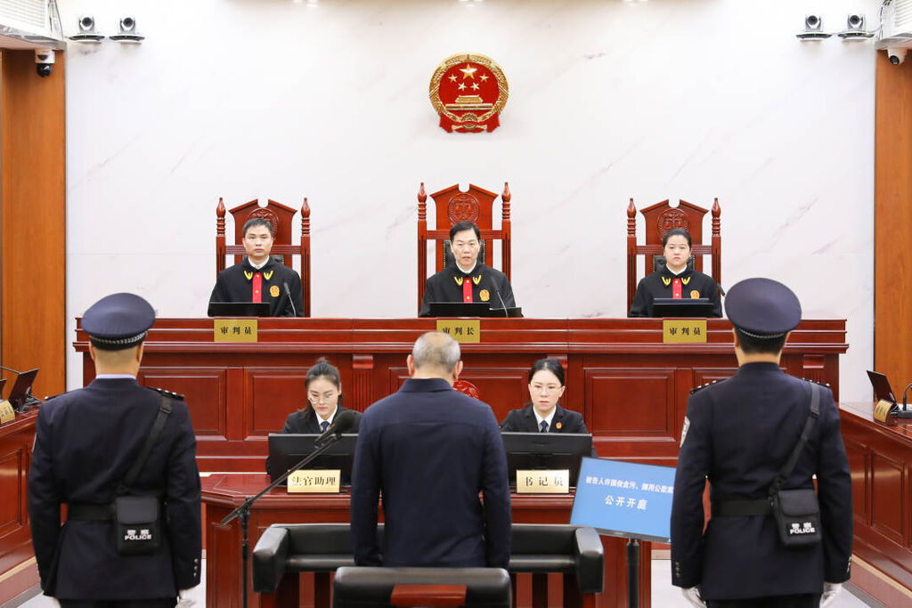 贪污9亿余元挪用14亿余元，“红通人员”许国俊一审被判无期徒刑-1.jpg