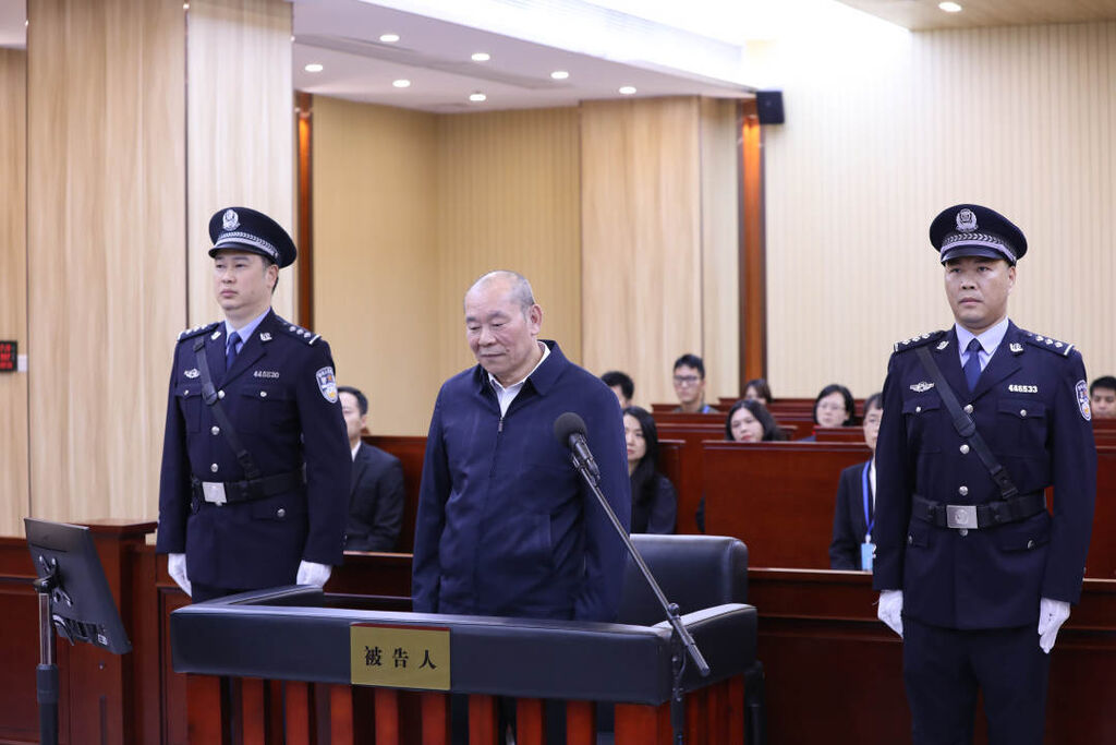 贪污9亿余元挪用14亿余元，“红通人员”许国俊一审被判无期徒刑-2.jpg