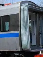 乘地铁为什么不建议站在车厢连接处？解答来了→-3.jpg