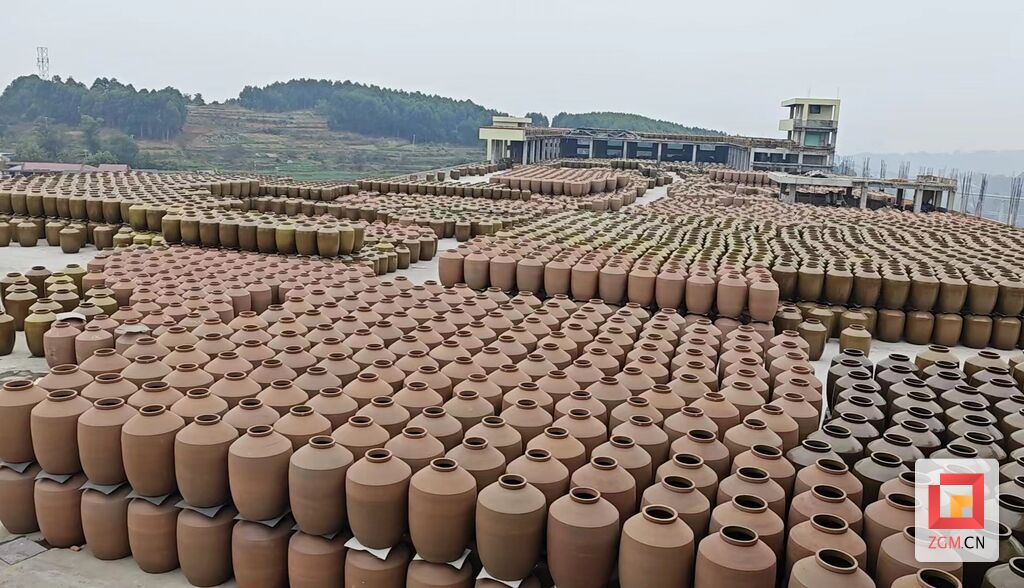 双管齐下 荣县土陶持续发力生产-4.jpg