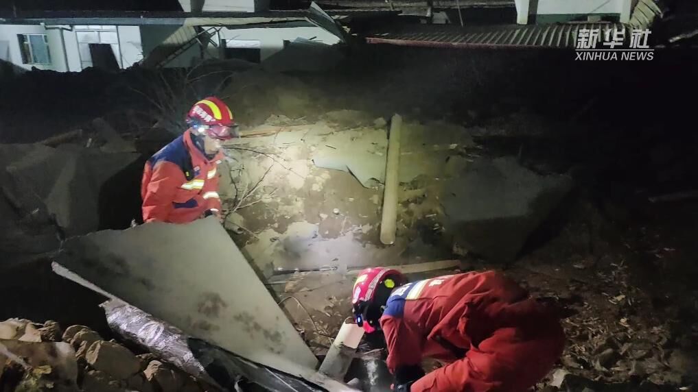 甘肃积石山地震48小时救援追踪-1.jpg