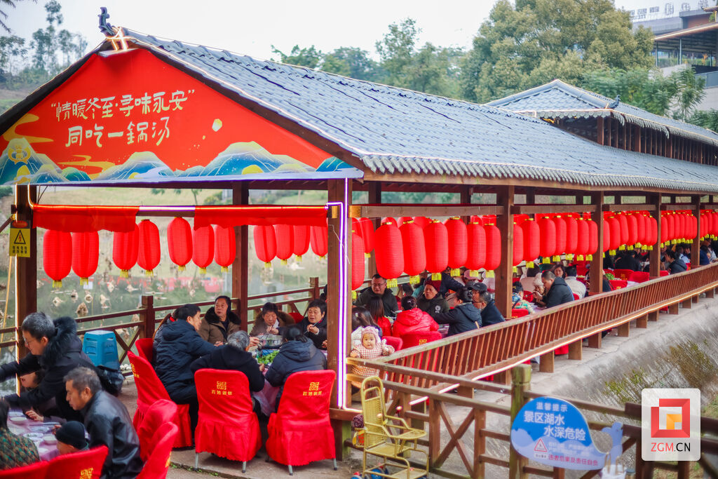 好壮观！自贡：千人同品一锅羊肉汤-1.jpg