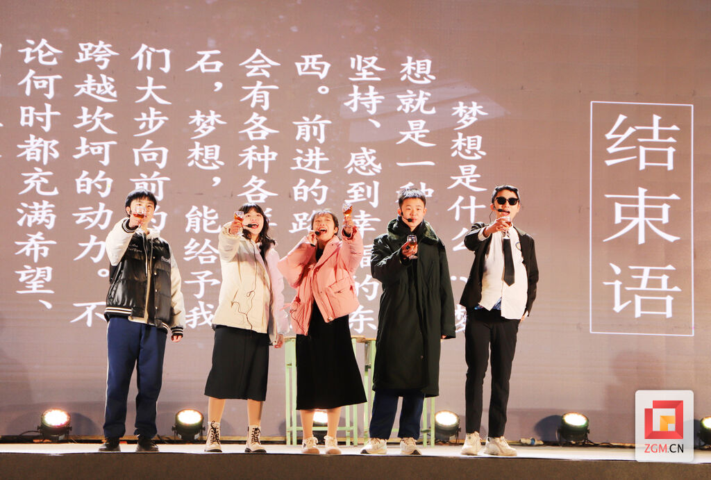 飞扬青春！自贡一中举行第二届才艺大赛决赛暨元旦迎新晚会-4.jpg