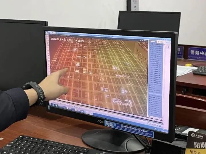 男子从15楼扔下行李箱，刑拘！-4.jpg