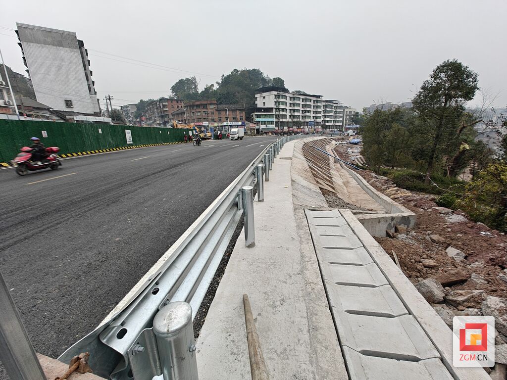 预计明年1月20号通车 邓关街过境公路拓宽工程全力推进-1.jpg