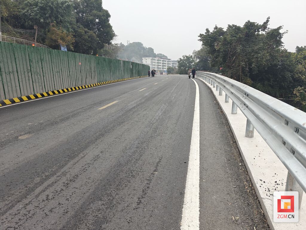 预计明年1月20号通车 邓关街过境公路拓宽工程全力推进-3.jpg