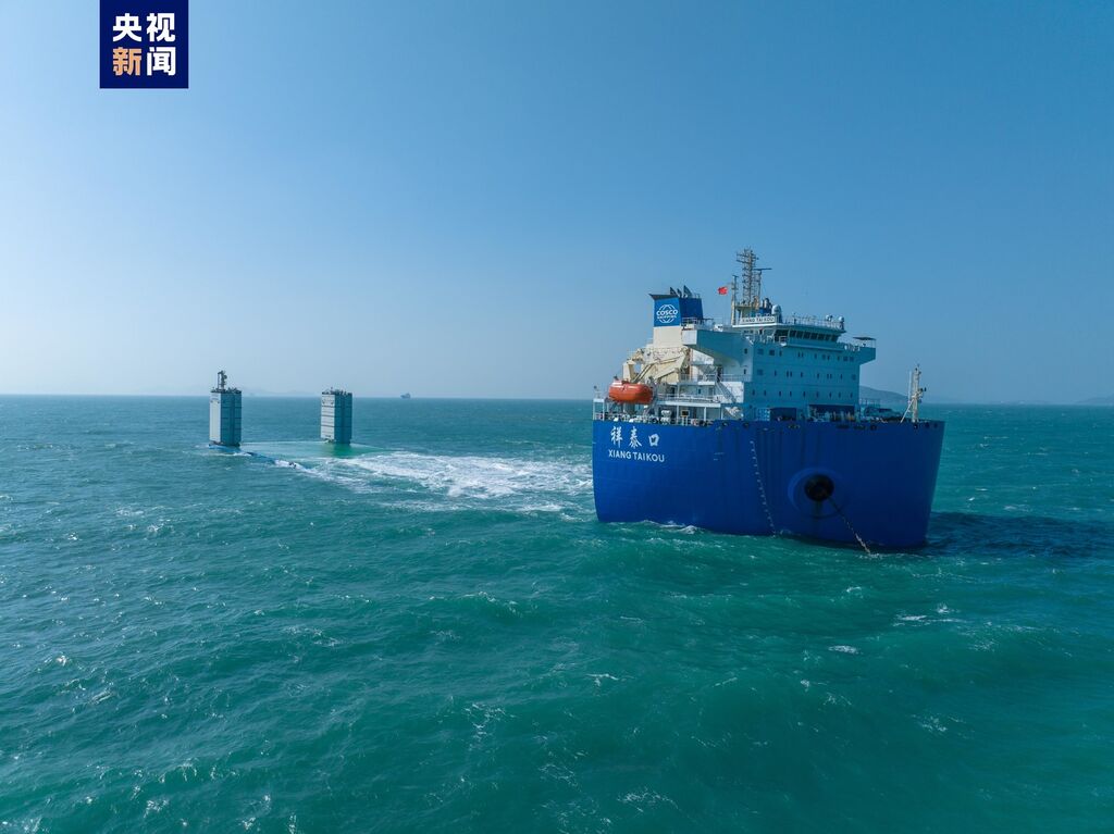 6.5万吨半潜船“祥泰口”号今日交付 我国半潜船船队再添新员-2.jpg