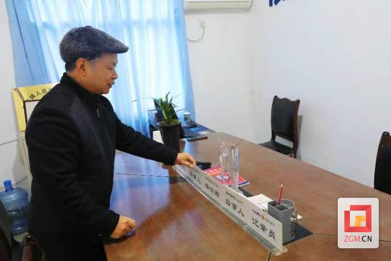 【自贡市第三届“盐都乡贤”】邓春渠： 怀揣公道心 巧解百姓“千千结”-2.jpg