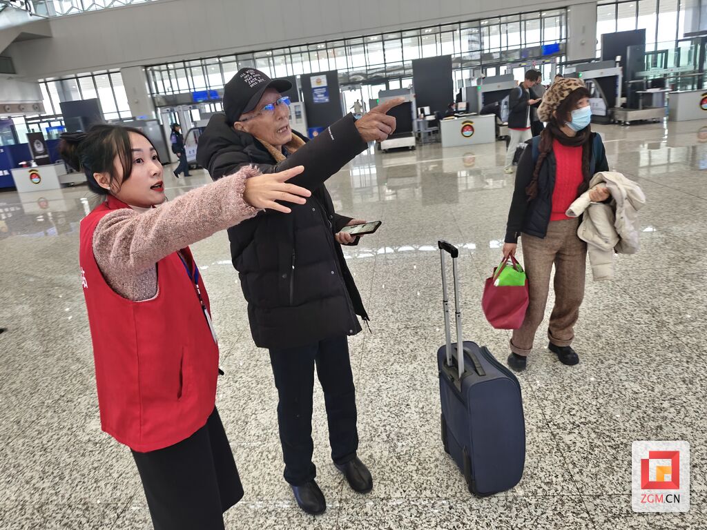 仙市镇高铁志愿服务队：坚守一线 倾情服务八方游客-1.jpg