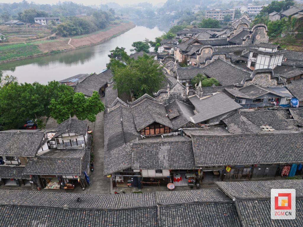 自贡：在“串珠成线”的高铁三环中描绘发展新图景-7.jpg