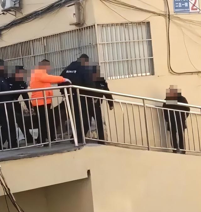 江苏淮安一小区发生刑案致3死，警方通报：因情感纠纷引发-1.jpg