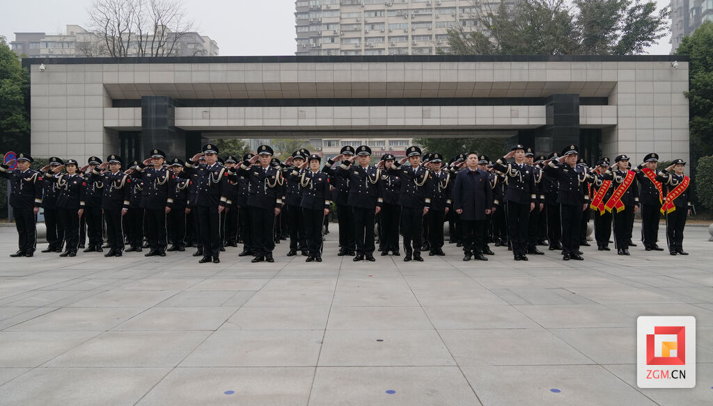 自贡公安系统举行“110”警察节升警旗和荣誉授予仪式-3.jpg