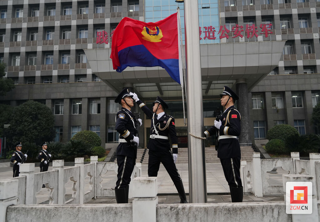 自贡公安系统举行“110”警察节升警旗和荣誉授予仪式-2.jpg