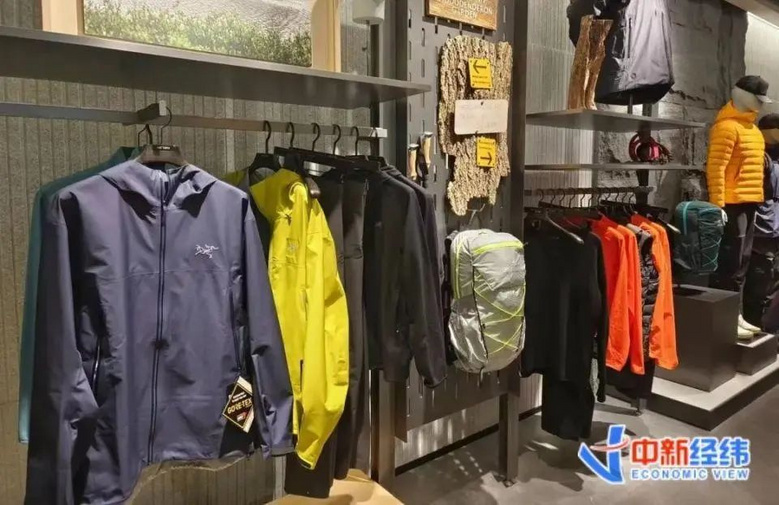 排队3小时才抢到！这件“龙年限定”被炒到12000元-3.jpg