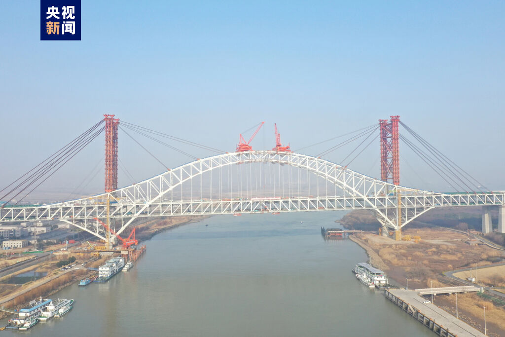 主跨388米！世界最大跨度公铁两用钢桁拱桥顺利合龙-2.jpg