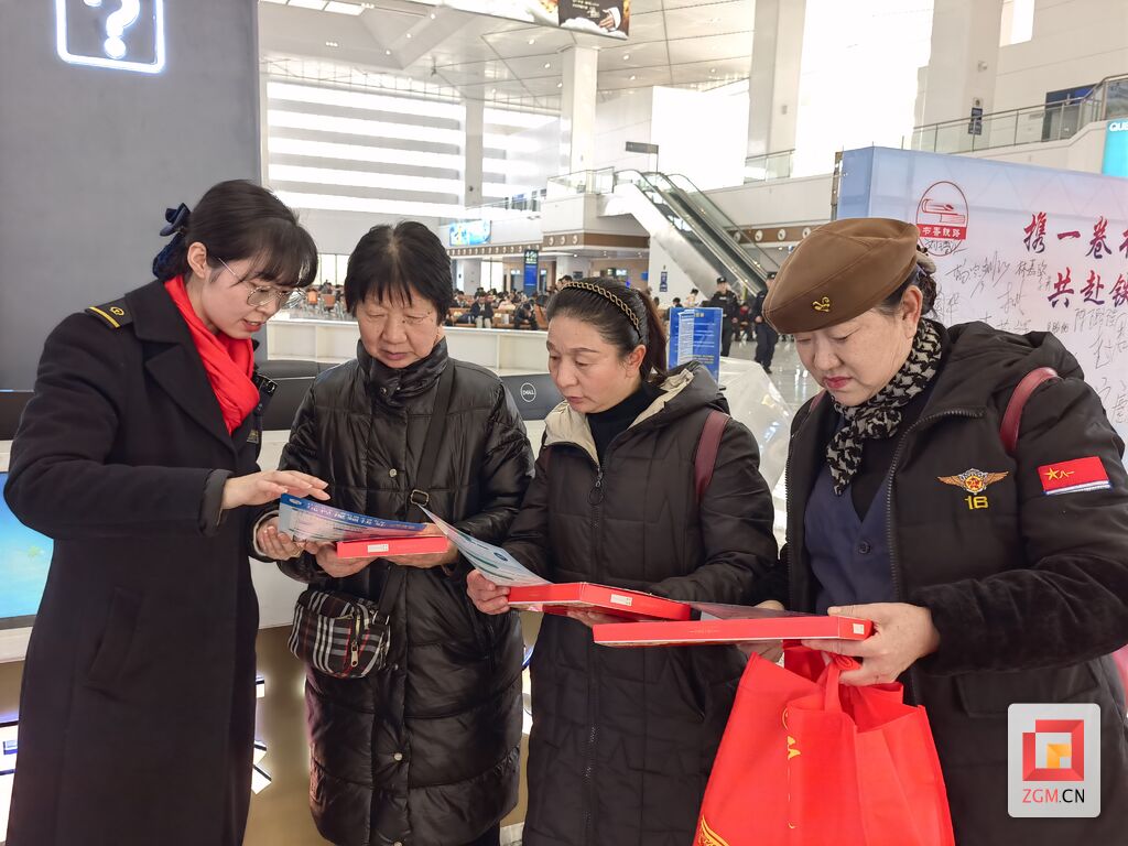 邀约文明同行 高铁自贡站开展主题宣传活动-1.jpg