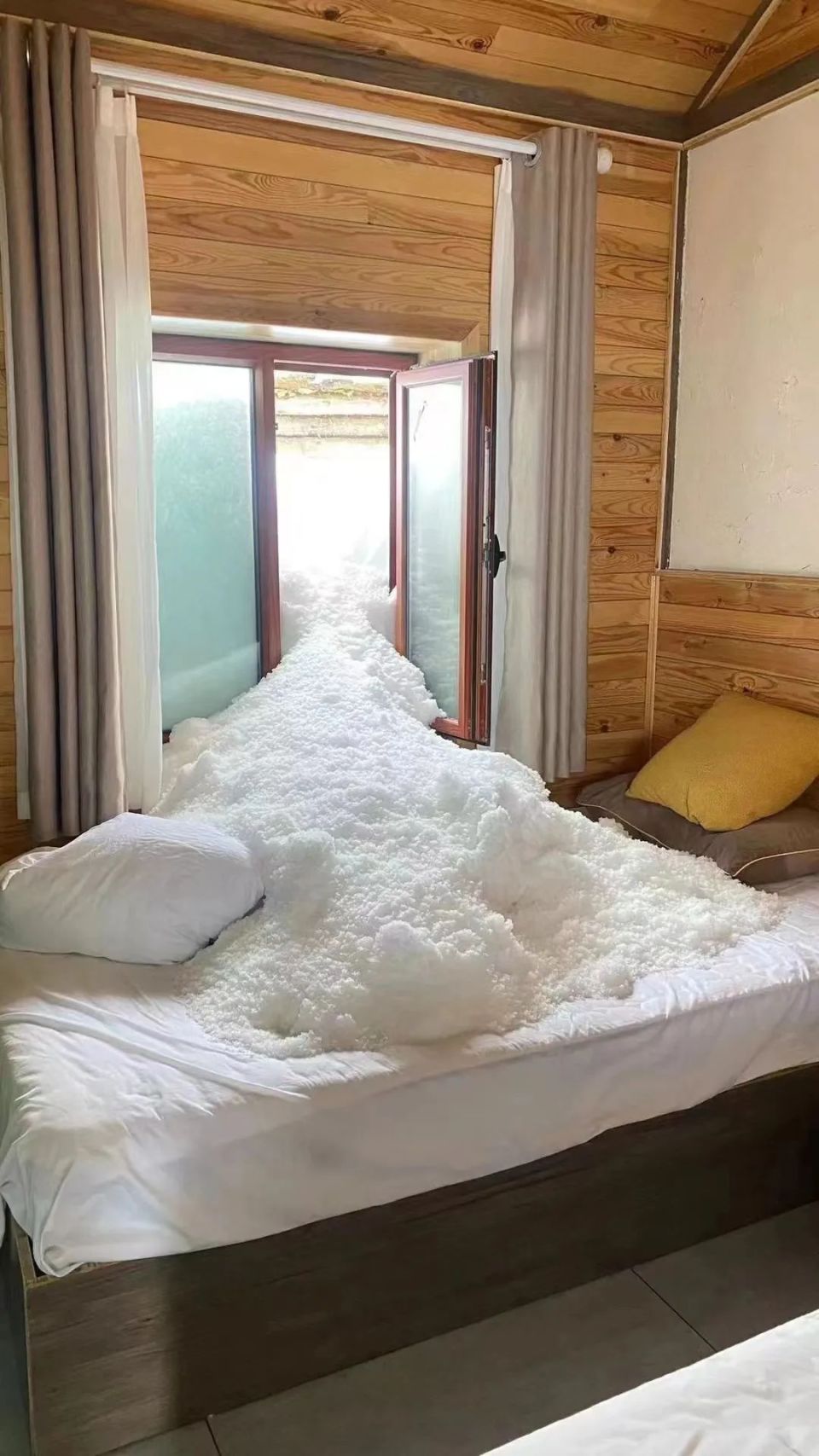 31处雪崩，6公里全被掩埋！游客已滞留4天，知名景区最新公告：食宿免费-10.jpg