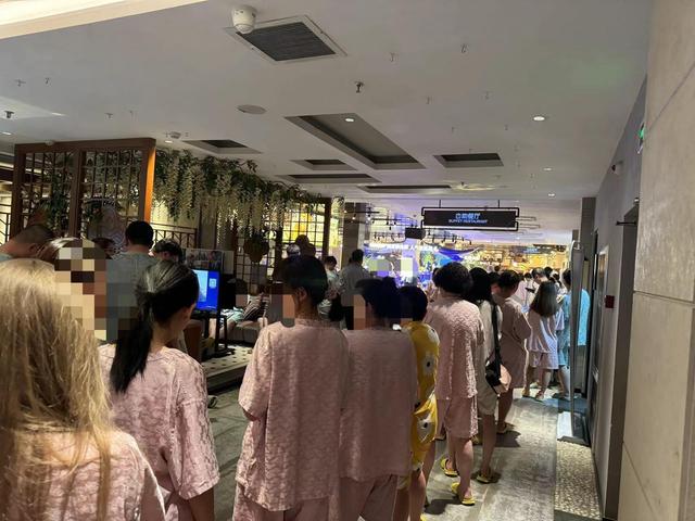 长春搓澡工感慨：一天搓30多个，顾不上吃饭，热闹得像过年-2.jpg