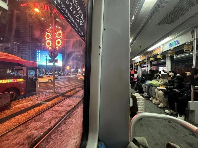长春搓澡工感慨：一天搓30多个，顾不上吃饭，热闹得像过年-3.jpg