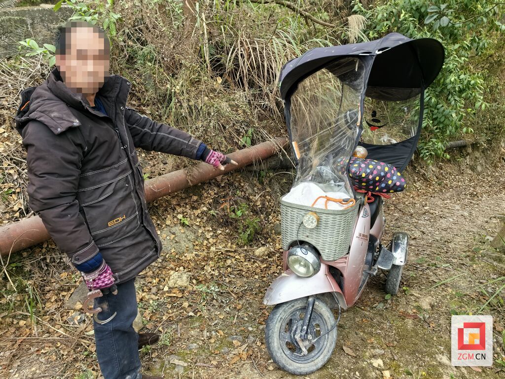 见院门没锁便盗窃 邻居合力将小偷抓现行-2.jpg
