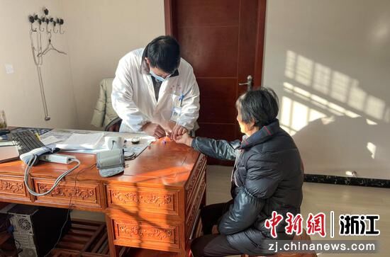 浙江南浔东双林村连续两年为村民购买医疗险-1.jpg