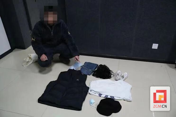 一男子化妆进女厕偷拍 被富顺警方刑事拘留！-2.jpg