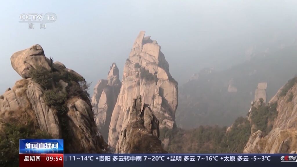 登山者在九华山景区周边岩体上打钉子，景区称相关部门已介入-6.jpg