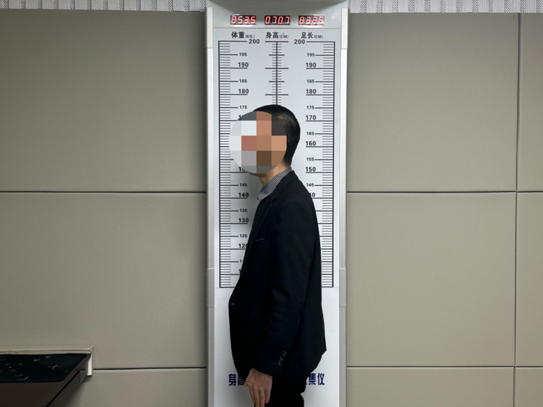 无底线！用饮料做尿检当医生面喝下，一网红被行拘-1.png