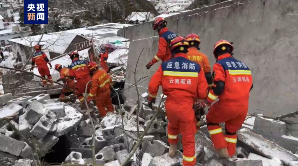 云南昭通发生山体滑坡，初步核实47人被埋-1.jpg