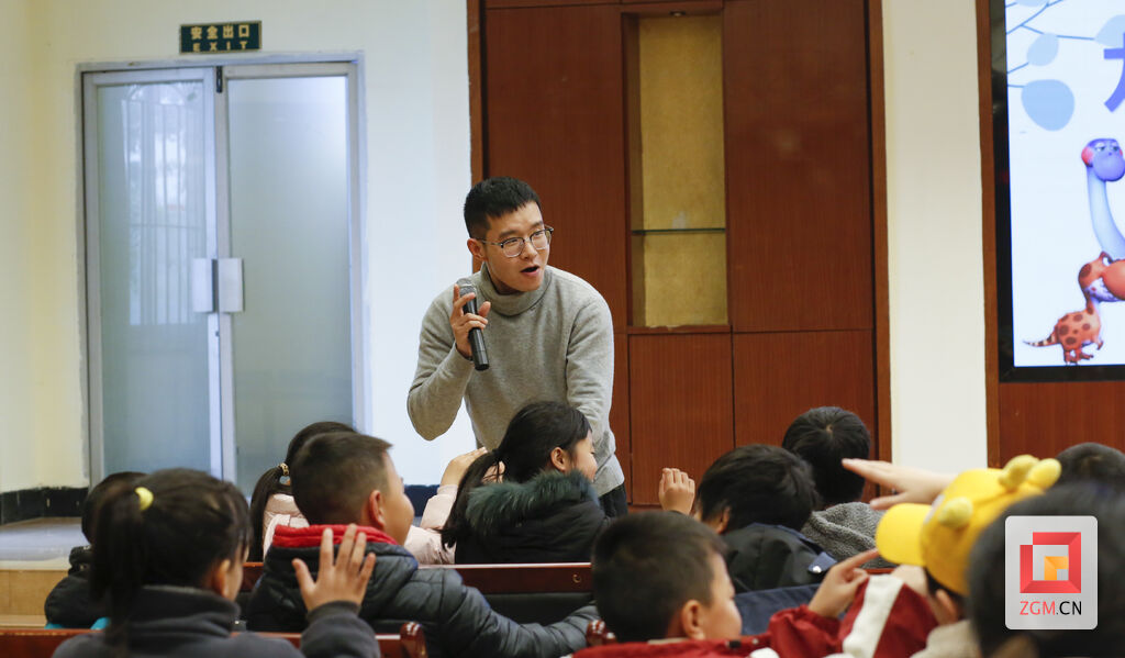 “爱心守护 与龙同行”自贡恐龙博物馆举行主题关爱活动-2.jpg