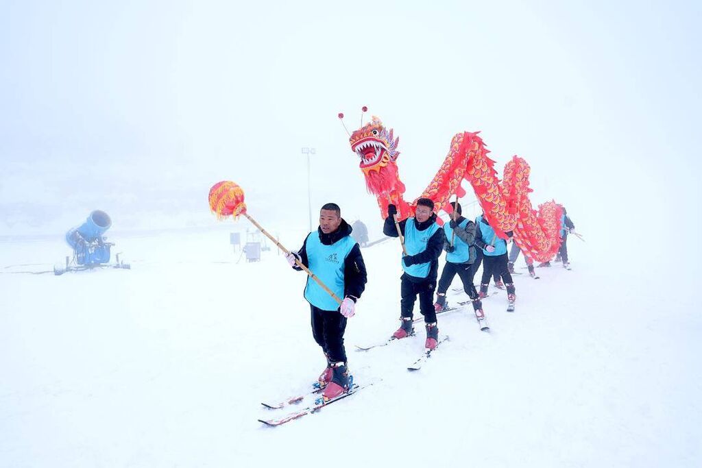四川省第六届全民健身冰雪季活动暨第三届川渝亲子滑雪定向越野跑落幕-2.jpeg