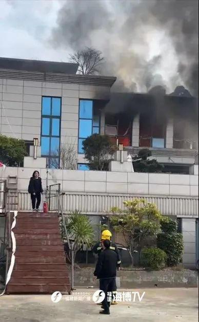 福州一酒店发生火灾暂无人员伤亡，起火房间为酒店负责人使用-1.jpg