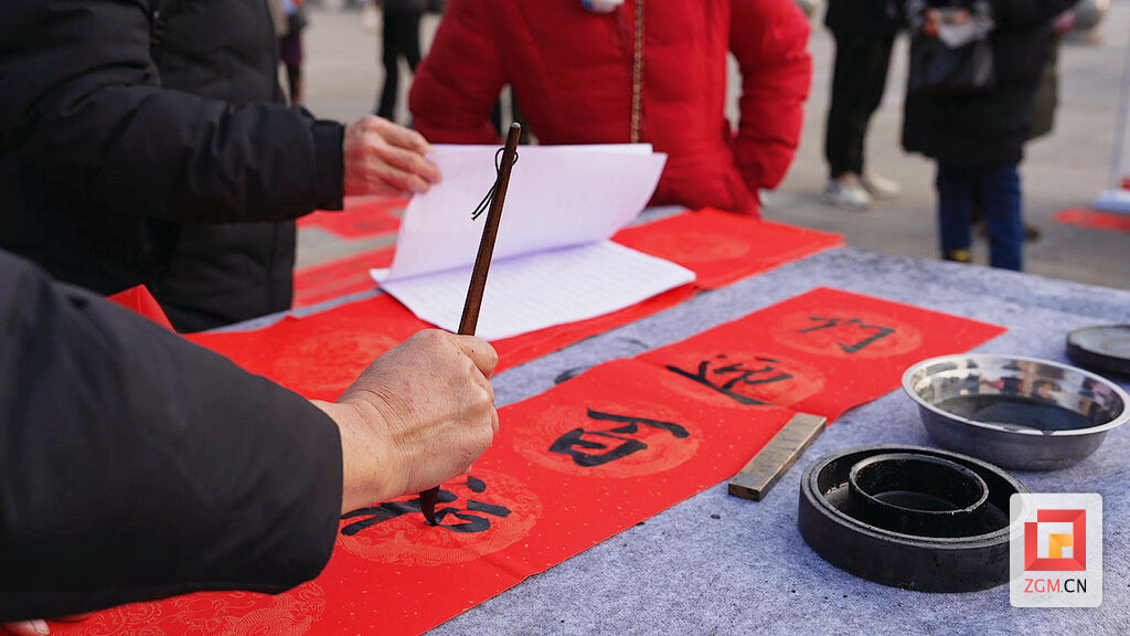 荣县民间文艺家协会开展“荣县赵字‘迎春送福’”活动-4.jpg
