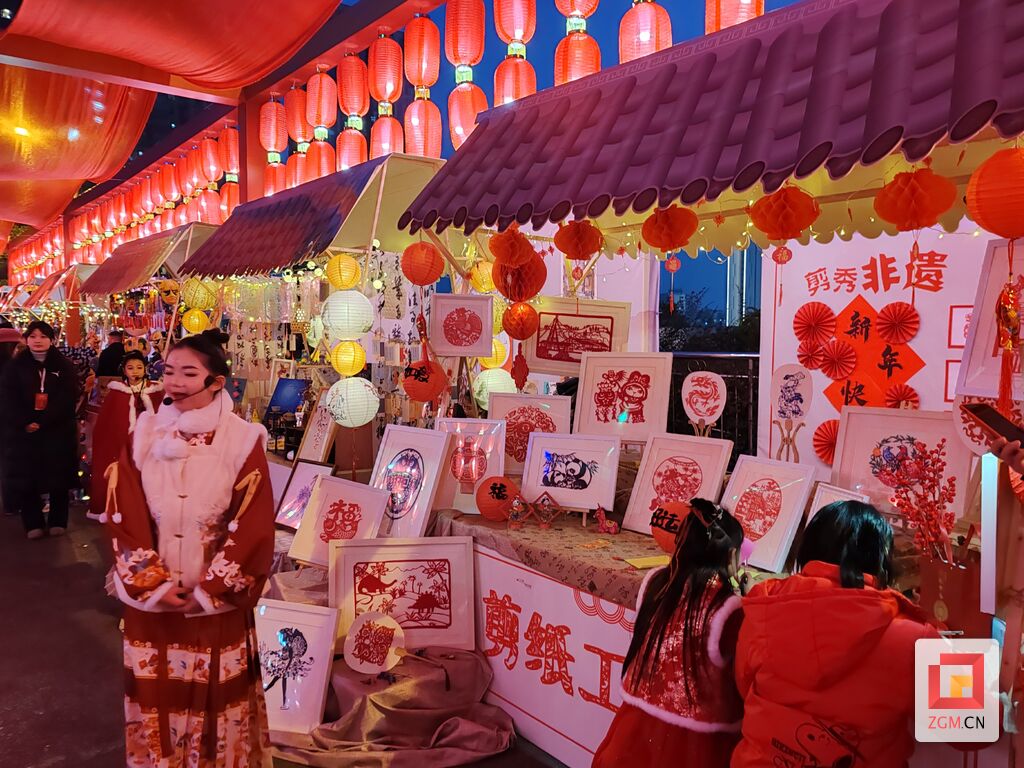 自流井区育英小学：剪秀非遗 纸韵盐都-1.jpg