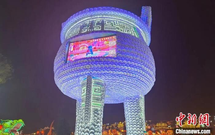 中新网 | （新春走基层）第30届自贡国际恐龙灯会开幕-3.jpg