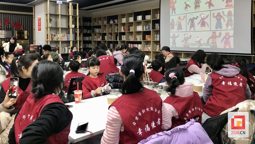 做花灯、搓汤圆……“紫薇花家庭”迎新年-8.jpg