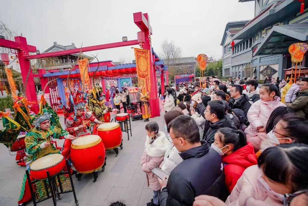龙年春节大假第一天，四川A级景区接待游客472.84万人次丨锦绣中国年-1.jpg