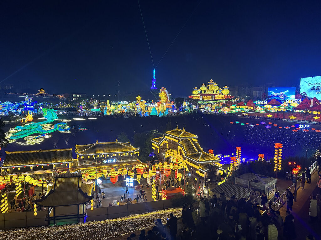 龙年春节大假第一天，四川A级景区接待游客472.84万人次丨锦绣中国年-2.jpg