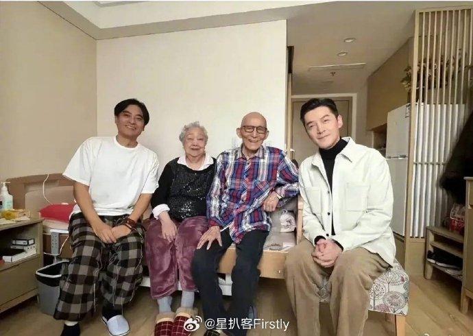 胡歌、陈龙去养老院看望了游本昌夫妇……-1.jpg