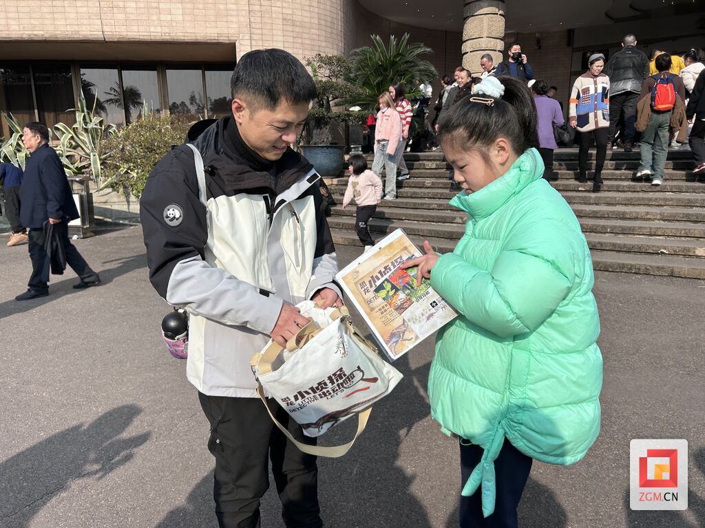 【新春走基层】龙年探“龙宫”！自贡恐龙博物馆新春活动欢乐多-6.jpg