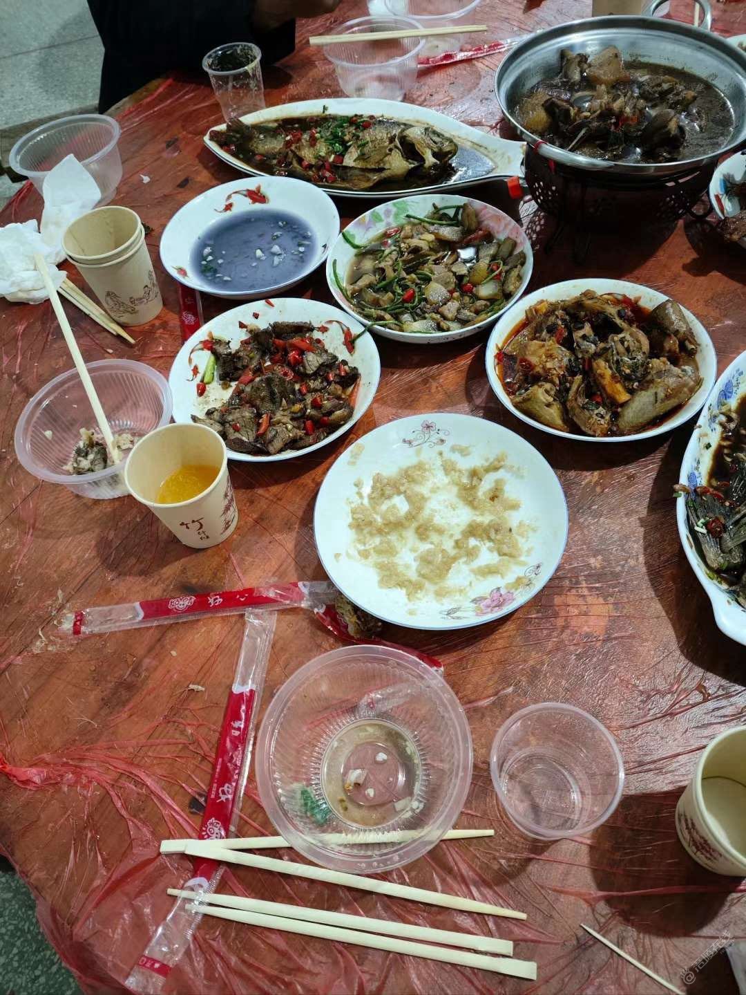 大家能接受去别人家吃饭用一次性碗筷吗？我第一次见-1.jpg