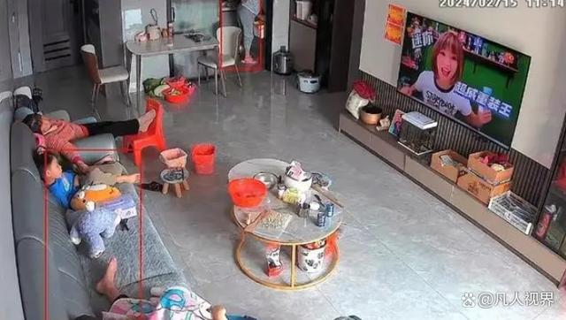 女子做饭高压锅爆炸 家人反应不一，引发社会热议-1.jpg