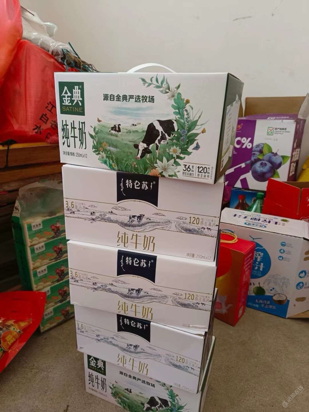 过年收到好多牛奶，要喝好久哦-1.jpg