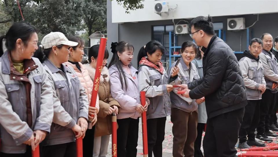 浙江一企业给提前返岗员工奖励三千元，负责人：已有七成员工到岗-1.jpg